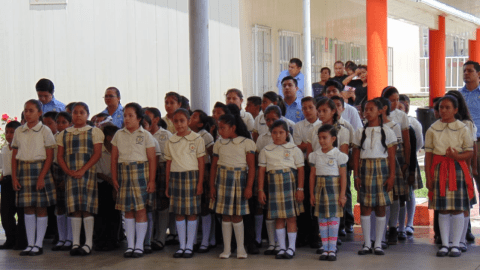 Hay 31 millones de estudiantes de educación básica y media superior en México.