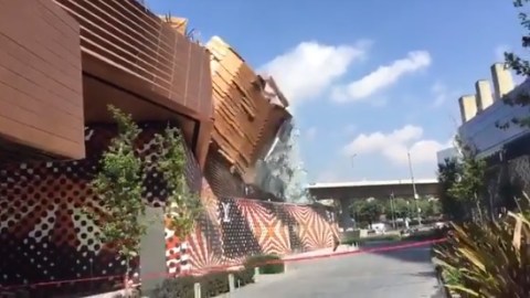 La plaza comercial está en construcción.