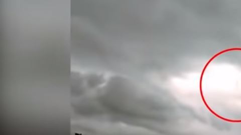 Dios entre las nubes