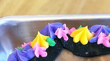 Donuts inspirados en la icónica Frida Kahlo.