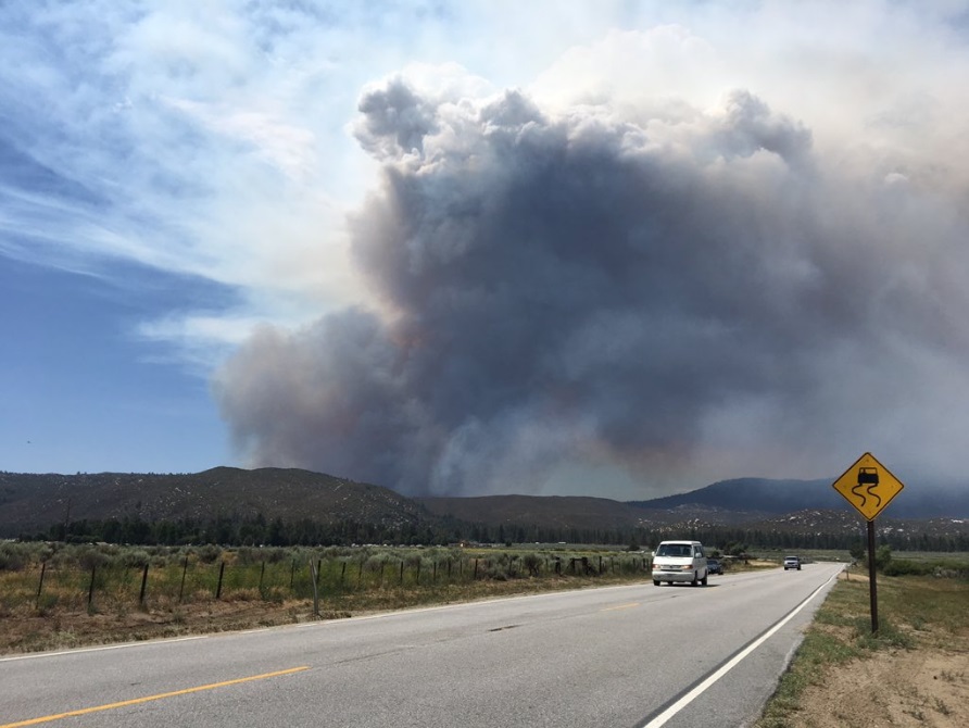 El fuego estalló en el Bosque Nacional de San Bernardino.