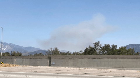 La salida de la autopista 15 hacia el norte de Kenwood y el carril para camiones se han cerrado.