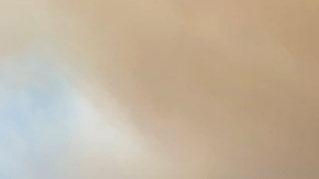 El fuego sigue descontrolado.