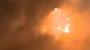 El incendio estalló en la cuadra 13600 de Brussels Avenue.