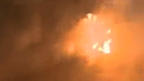 El incendio estalló en la cuadra 13600 de Brussels Avenue.
