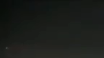 Fuegos artificiales ilegales cubren la noche angelina.