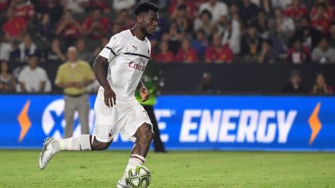 El jugador del Milán  Franck Kessie tiró un penalti para la historia ante el Manchester United en Carson. (Foto: John McCoy/Getty Images)