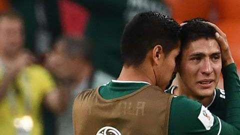 Edson Álvarez después del autogol. ANNE-CHRISTINE POUJOULAT/AFP/Getty Images
