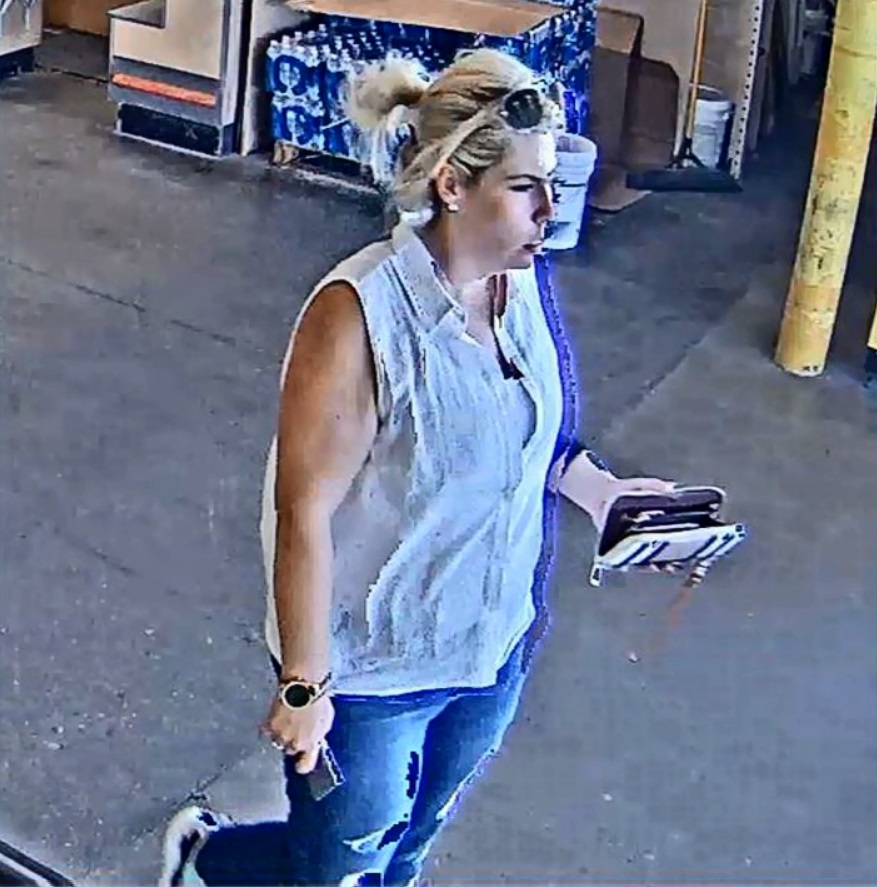 Las cámaras de seguridad de Home Depot captaron a la sospechosa.