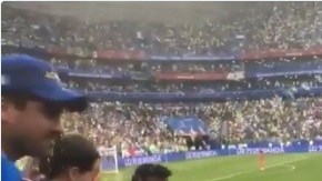 Aficionados de Brasil y México se arrojaron cerveza en las tribunas