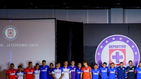 Cruz Azul presentó su nuevo uniforme para el Apertura 2018 de la Liga MX. (Foto: Imago7/Eloisa Sánchez)