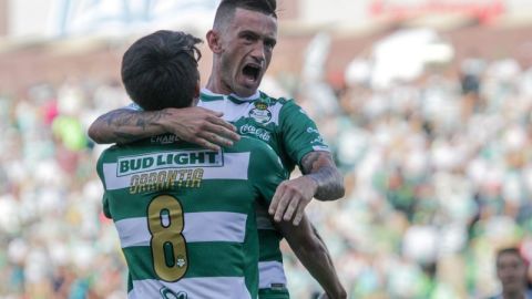 Brian Lozano festeja su gol para Santos Laguna ante Lobos BUAP. (Foto: Imago7)