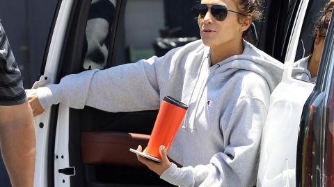 Jennifer López llegando al gimnasio.