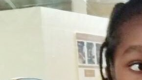 El niño fue abandonado ayer por la tarde.