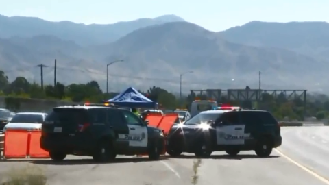 La 210 Freeway en San Bernardino fue cerrada tras el incidente.