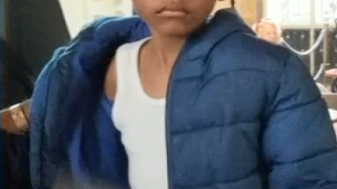 El niño fue abandonado por una mujer negra de unos 20 años.