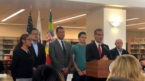 Garcetti se reunió con varios miembros de la comunidad de Parkland.