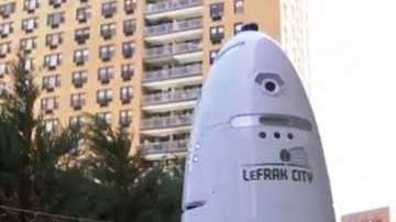 La robot en pleno patrullaje