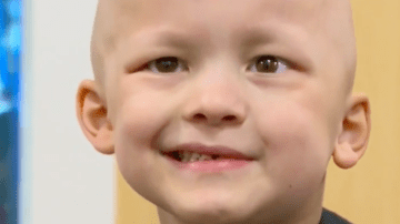 Un niño de cinco años enfermo de cáncer escribió su propio obituario.