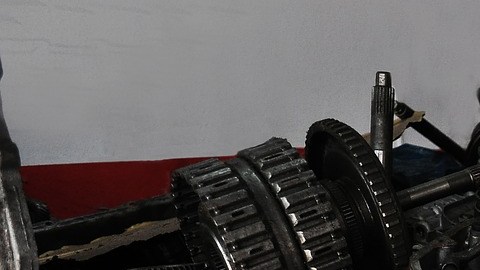 Comprar refacciones es toda una aventura.