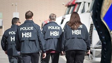 Los trabajadores encontrados durante estas investigaciones son arrestados y puestos en deportación