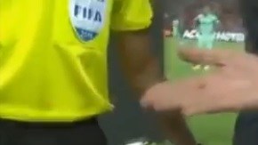 El volado para el saque inicial se hizo con una tarjeta de crédito