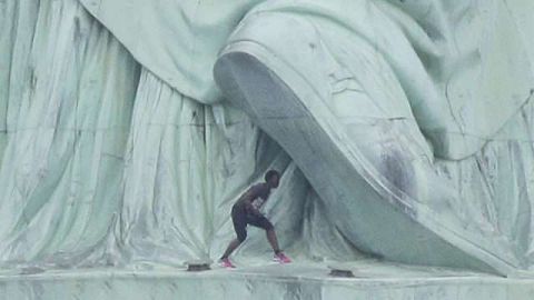Imágenes de su protesta dieron la vuelta al mundo