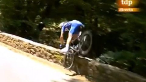 El ciclista belga Philippe Gilbert en su caída de este martes en el Tour de France.