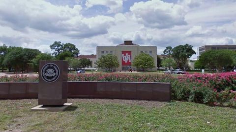 La Universidad de Houston.