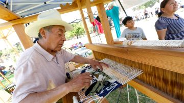 08/04/18 /LOS ANGELES/Oaxacan weaver Gelacio Mendez during Festival Guelaguetza ORO 2018 at Lincoln Park in Los Angeles.  (Aurelia Ventura/La Opinion)