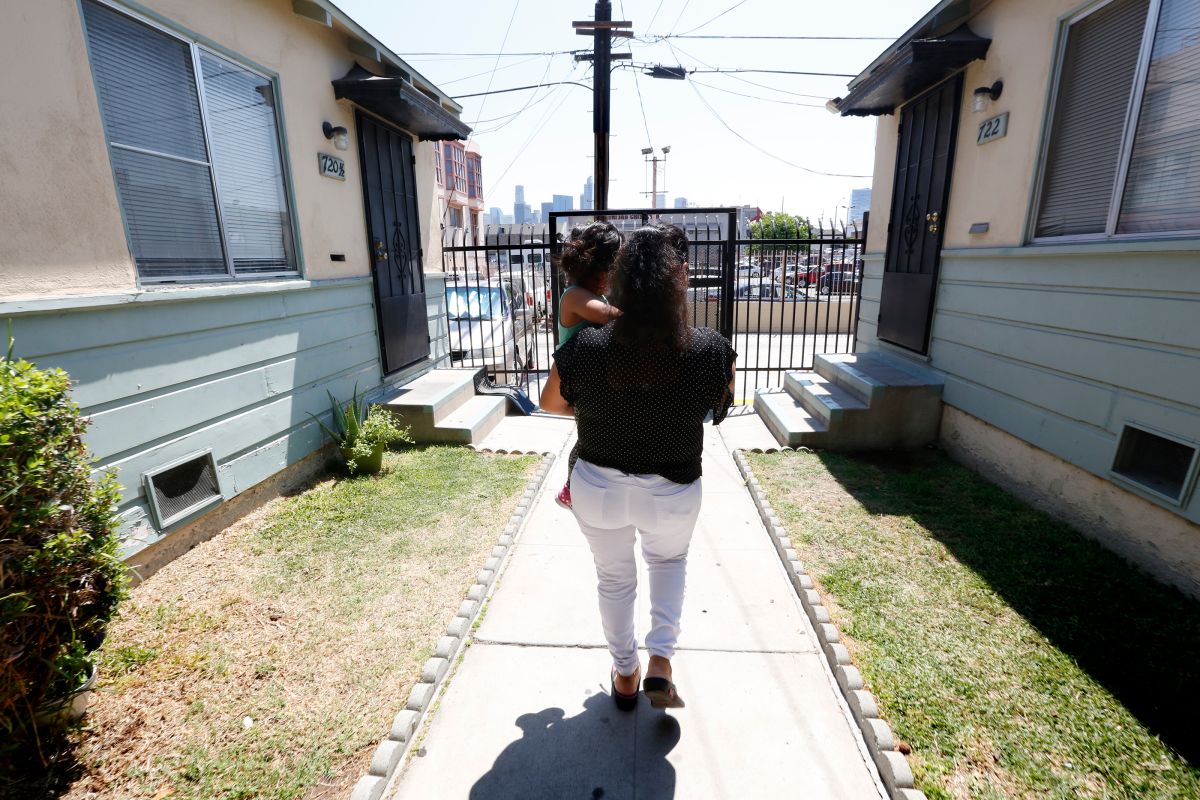 Approval of legal advice to tenants in unincorporated areas of Los