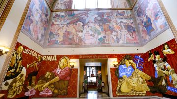 08/30/18 / LOS ANGELES/ Mural exhibition ÒVisualizing Language: Oaxaca in L.A.,Ó located in the domed rotunda of the Los Angeles Public Library downtown.  (Aurelia Ventura/La Opinion)