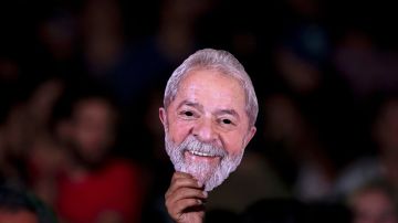 La convención del PT oficializó la candidatura de Lula.
