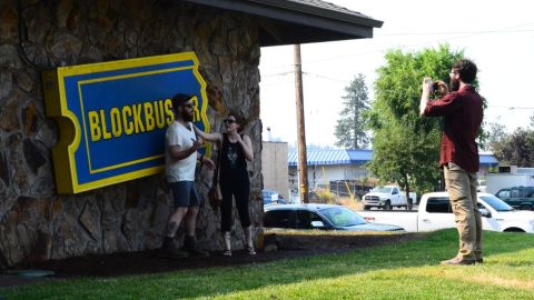 Blockbuster fue fundada en 1985 en Dallas. Esta franquicia sobrevivió.
