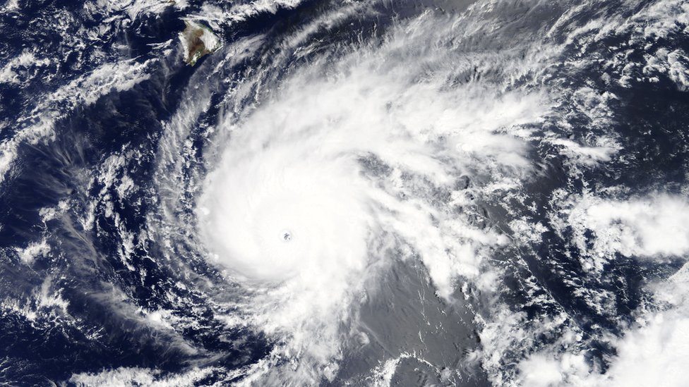 La última tormenta que se acercó tanto a Hawaii fue John en 1994.