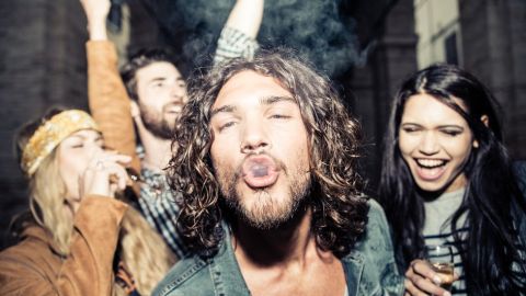 Los impuestos al tabaco reducen su consumo.