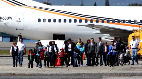 El juez Dana Sabraw mantiene un alto temporal de ciertas deportaciones.