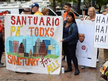 Sessions insta a autoridades locales a poner fin a las políticas "santuario"
