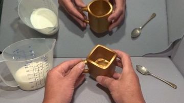 Ilusión óptica de la taza dorada.
