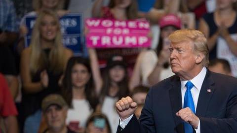 Donald Trump, presidente de Estados Unidos, volvió a criticar las protestas contra el himno en la NFL