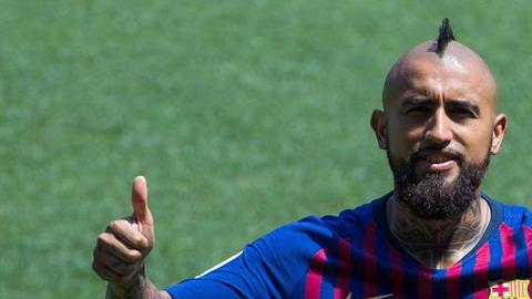 El chileno Arturo Vidal, durante la presentación con el FC Barcelona. (Foto: EFE/ Enric Fontcuberta)