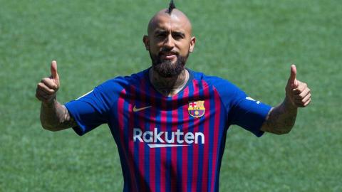 El chileno Arturo Vidal, durante la presentación con el FC Barcelona. (Foto: EFE/ Enric Fontcuberta)