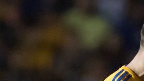 Gignac y Salinas protagonizaron una escena lamentable en el Tigres vs. Toluca. (Foto: EFE/Miguel Sierra)