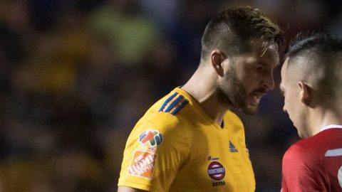 Gignac y Salinas protagonizaron una escena lamentable en el Tigres vs. Toluca. (Foto: EFE/Miguel Sierra)