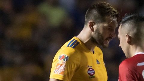Gignac y Salinas protagonizaron una escena lamentable en el Tigres vs. Toluca. (Foto: EFE/Miguel Sierra)