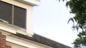 Marchan en Charlottesville para mostrar su rechazo al supremacismo blanco.