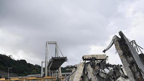 El exjugador Davide Capello sobrevivió al derrumbe de un tramo de un puente en Génova. (Foto: EFE/ Luca Zennaro)