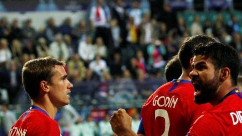 Diego Costa celebra un gol del Atlético Madrid ante el Real Madrid en la Supercopa de la UEFA. (Foto: EFE/TOMS KALNINS)