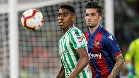 El centrocampista dominicano del Real Betis Júnior Firpo ya juega en Primera División. (Foto: EFE/Pepo Herrera)