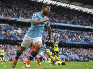 El Manchester City es líder de la Premier gracias al argentino Sergio Aguero. (Foto: EFE/EPA/PETER POWELL)